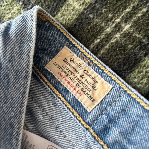 Premium Levi’s Dad Jeans in Light Wash - Picture 7 of 9